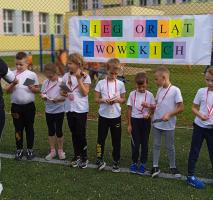 Uczniowie z „trójki” pobiegli na cześć młodych obrońców Lwowa [FOTO]